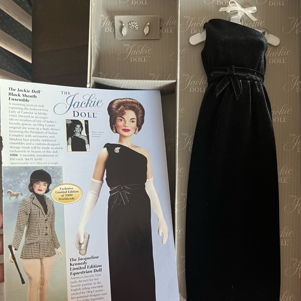 New in box outfit for The Jackie Kennedy Onassis Doll with paperwork - Picture 7 of 12